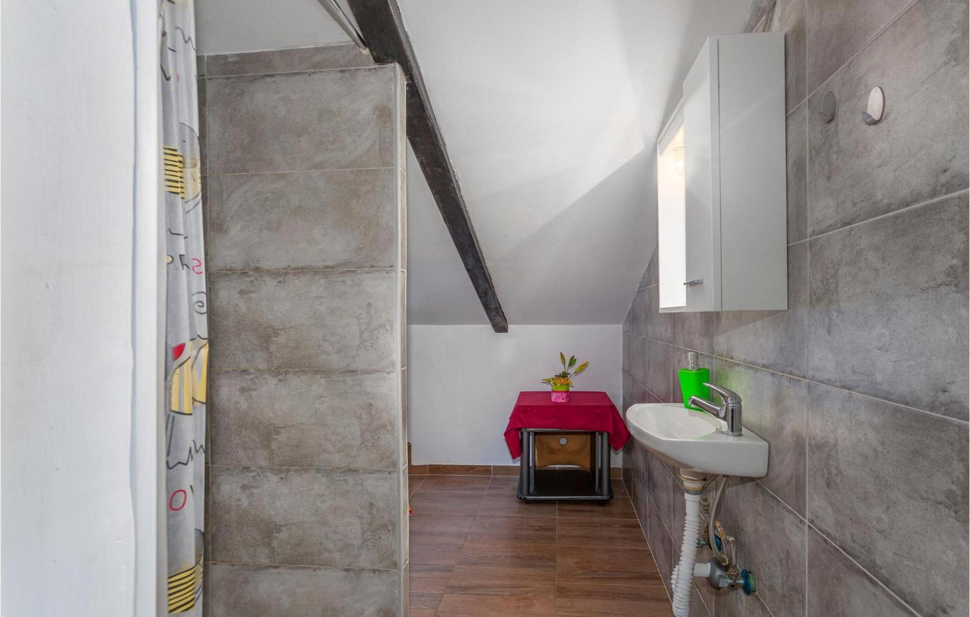 2 Bedroom Amazing Apartment In Нивице Экстерьер фото