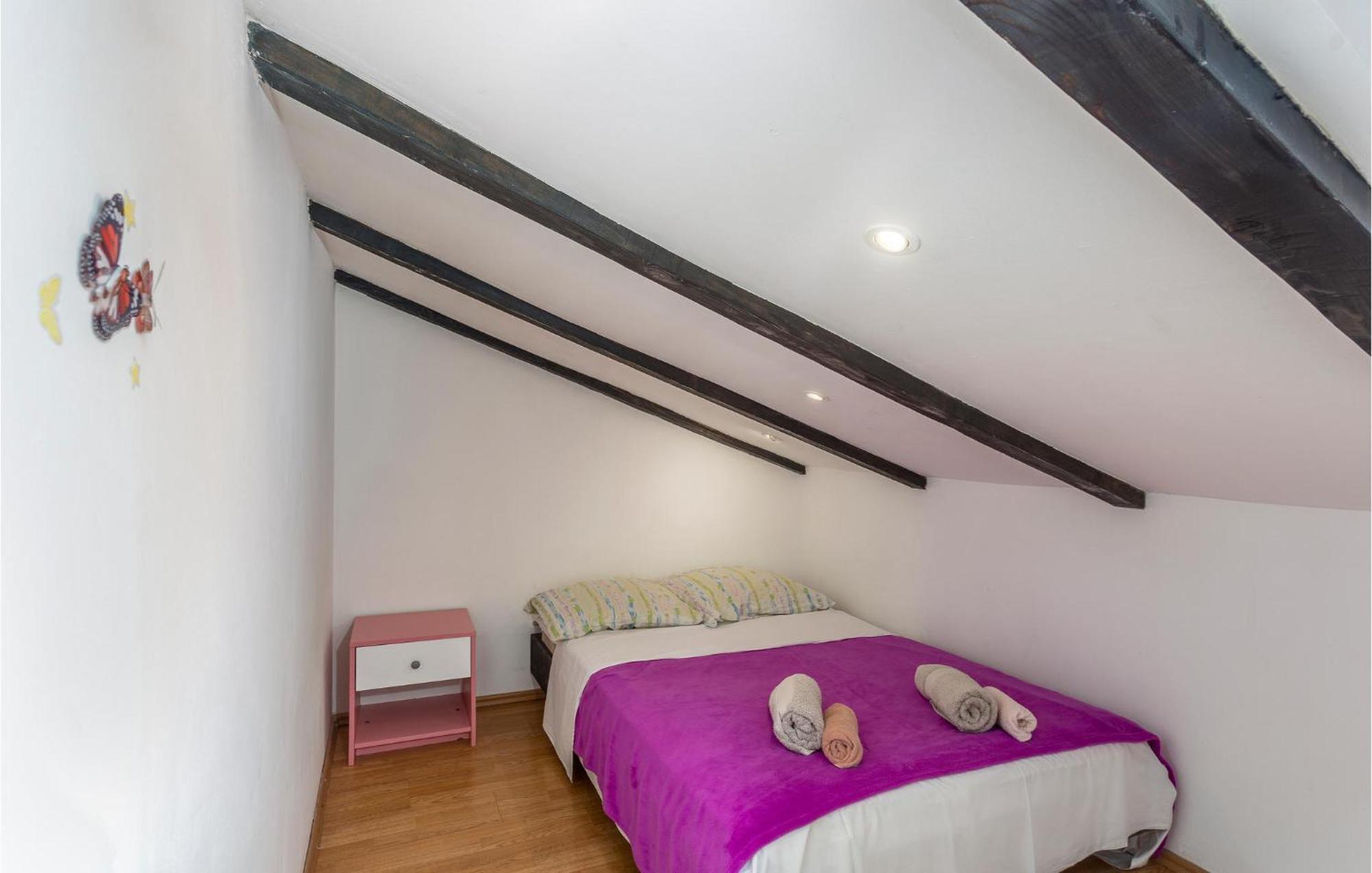 2 Bedroom Amazing Apartment In Нивице Экстерьер фото